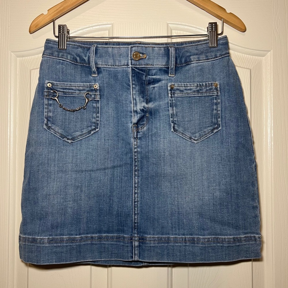 White House Black Market Denim Mini Skirt Medium Wash Chain Bit Detail Size 4 - Picture 4 of 8